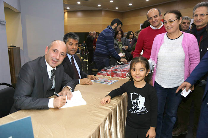 Eskişehirliler Aşık Mahzuni Şerif'i unutmadı