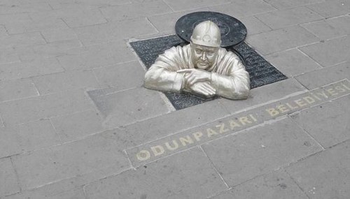 Nabi Avcı'nın tabiriyle lağımdan çıkan adam heykeli