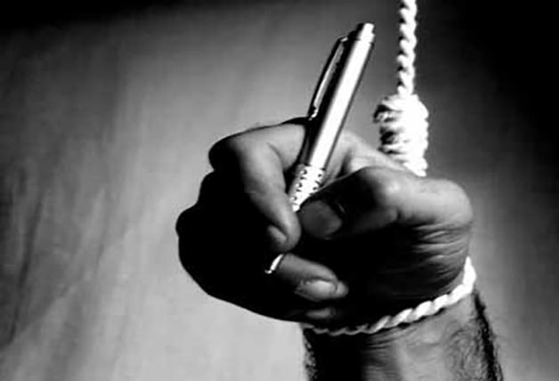 Twitter’da üç gönderi