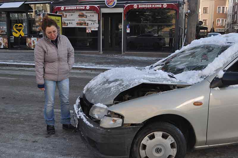 Eskişehir'de yollar buz pistine döndü 30.03.2023
