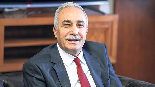 Köye dönen aileye 300 damızlık koyun