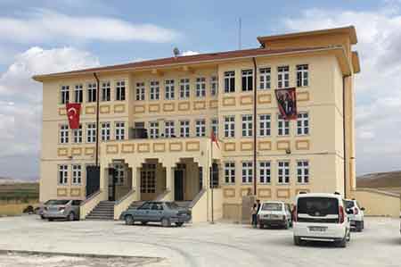 Buhara'ya yapılan tam donanımlı iki okuldan biri