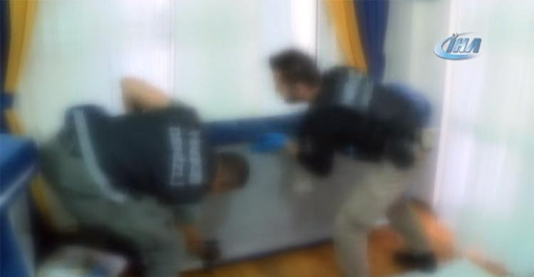 Giyinmeye bile fırsat bulamadılar