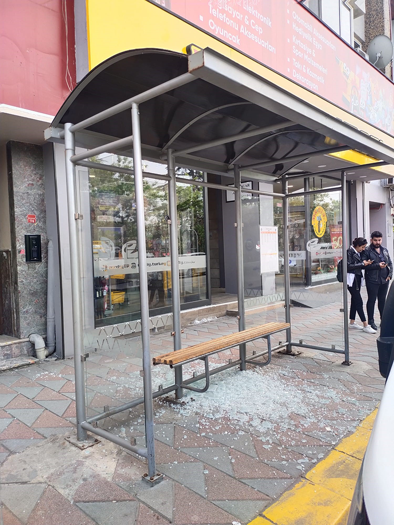 Eskişehir'de şimdi de otobüs durağına saldırı!  26.05.2023