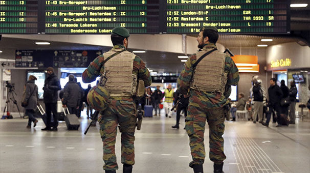 havalimanı askerler