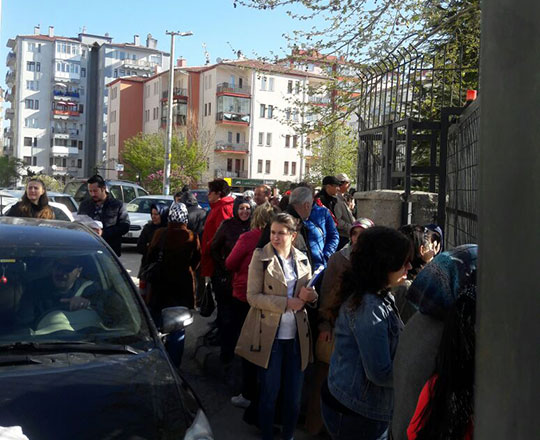 TEOG sınavında velilerin heyecanlı bekleyişi