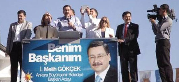 Koltukta bir ilçe başkanı!