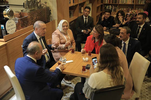 KIRAATHANEDE MUHABBET!