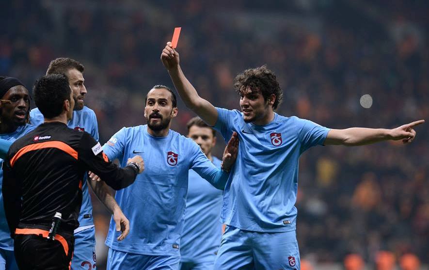 Salih Dursun kırmızı kart