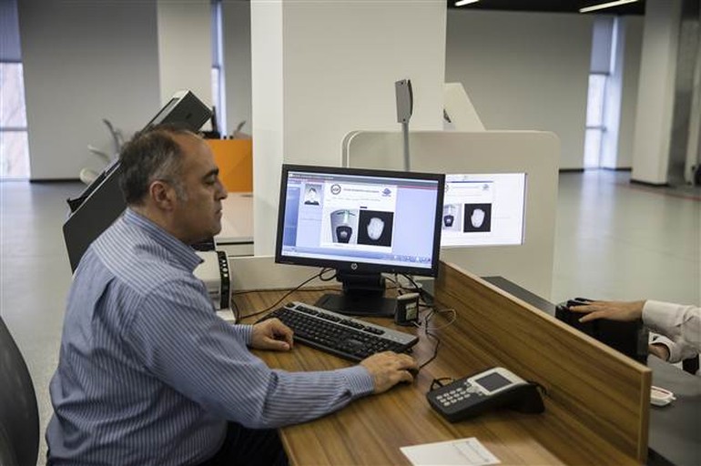 PİN KODLU YENİ KİMLİKLER GELİYOR