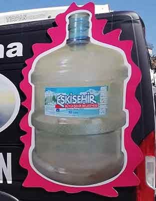 Eskişehir'de propaganda aracı üzerinde Kalabak suyu kirli algısı yaratılıyor