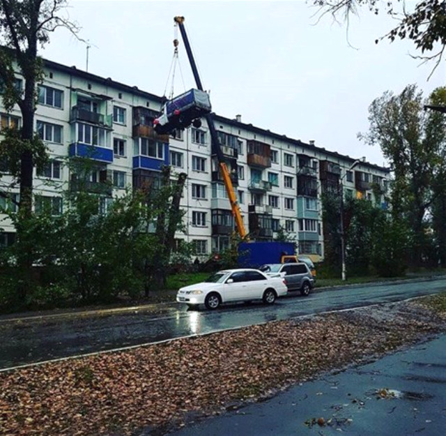 Sürpriz karşısında ne yapacağını şaşırdı