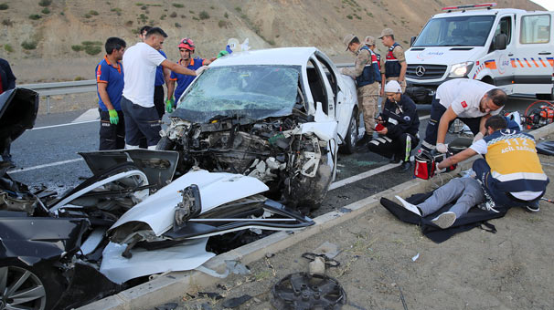 Korkunç kazada 7 kişi can verdi