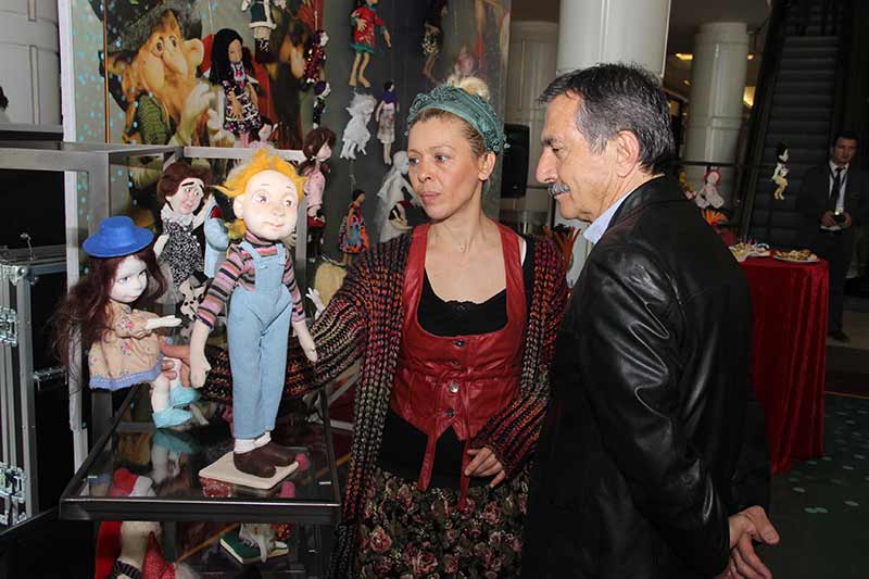 Bebek yapım sanatçısı Arzu Özer'in tasarımcılığını yaptığı "Arzu'nun Bebekleri” sergisi, NeoPlus Outlet ve Yaşam Merkezi’nde açıldı.