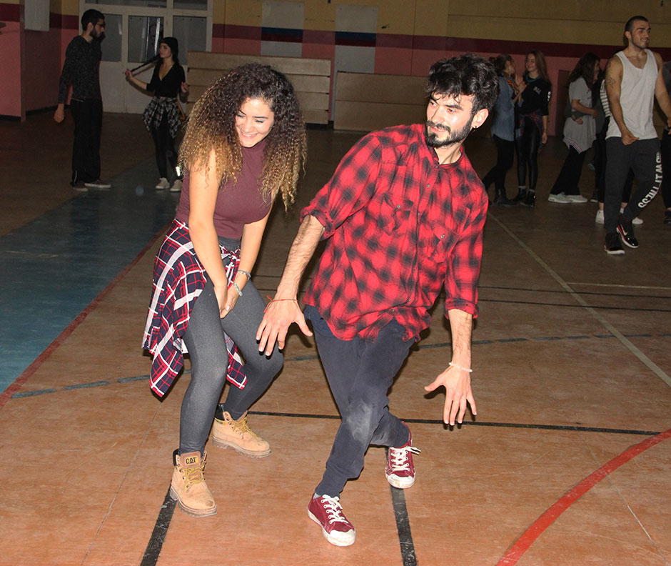 Anadolu Üniversitesi Dans Kulübü, yaptığı çalışmalar ve verdiği dans eğitimleriyle öğrencilerin günlük yaşadıkları streslerin yanı sıra okul kaygılarından da uzaklaşmasına katkıda bulunuyor.