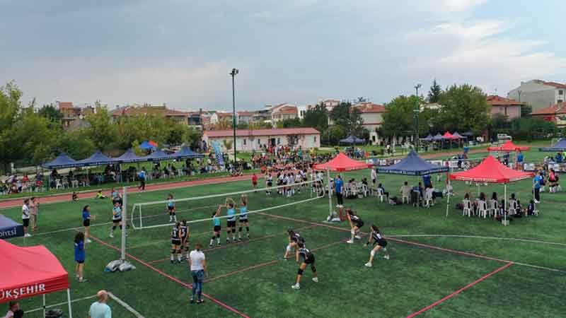 Eskişehir Büyükşehir Belediyesi Spor Merkezi, Şirintepe Spor Merkezi ve Şehit Tarkan Karaca Spor Merkezi’nde yapılan eğitimlere katılan vatandaşlar sağlıklı bir yıl geçirdi. 