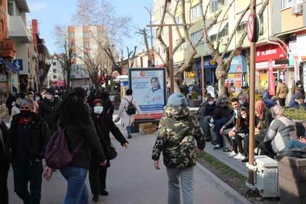 Yaklaşık bir senedir küresel anlamda insanların hayatını zorlaştıran Covid-19 salgını yüzünden getirilen kısıtlamalar yaşamı güçleştiriyor.