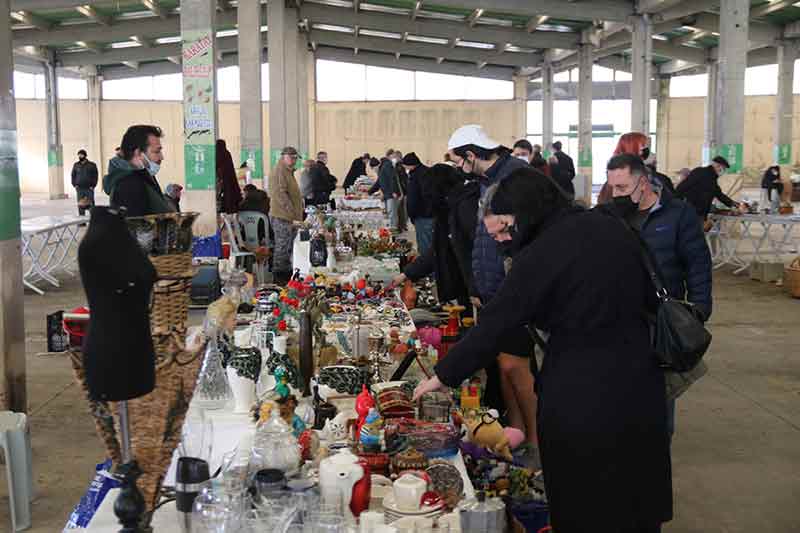 Her hafta pazar günleri belirli illerde kurulan antika pazarı, 2022 yılının ikinci haftasında Eskişehirlilerle buluştu.