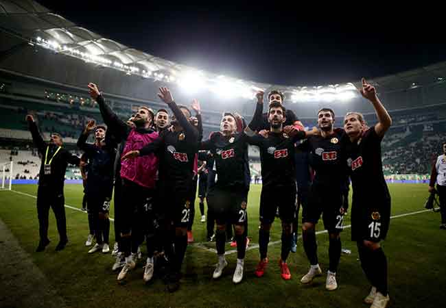 Eskişehirspor, TFF 1. Lig’in 20. haftasında Bursaspor'un sahasında konuk oldu. Es-Es, deplasmanda rakibini 1-0 mağlup etti.