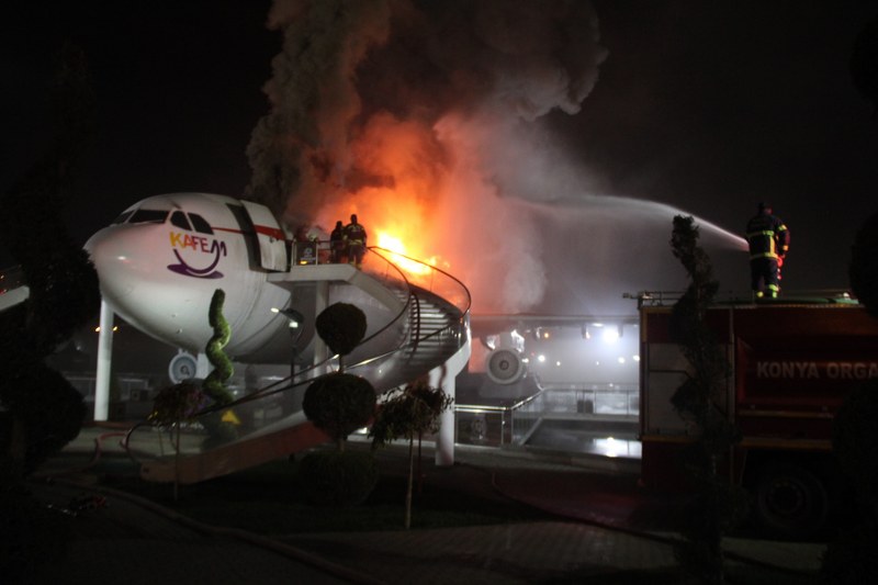 Yangın, saat 00.30 sıralarında Konya Ankara Karayolu üzerindeki Türk Yıldızları Parkında bulunan uçak restoranda çıktı.