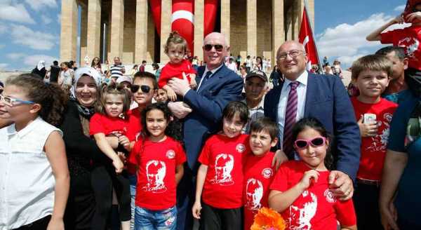 500 kişi Ata'yı ziyarete gitti