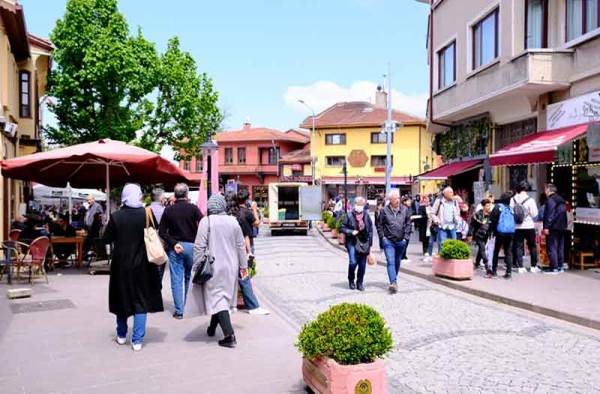 Akın akın Eskişehir'e geliyorlar 