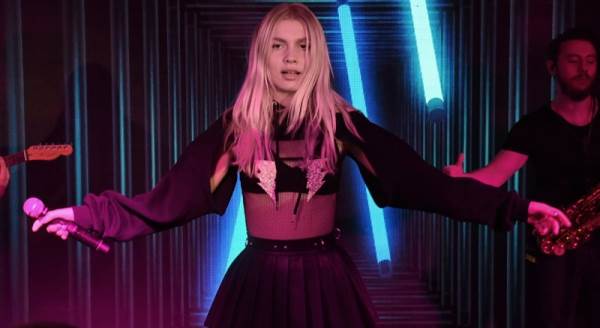 Aleyna'dan zirvede türkü şov