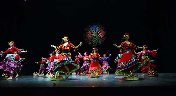 Anadolu'nun Közleri sahneyi salladı