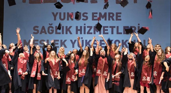 Anadolu Üniversitesi mezunlarını uğurluyor