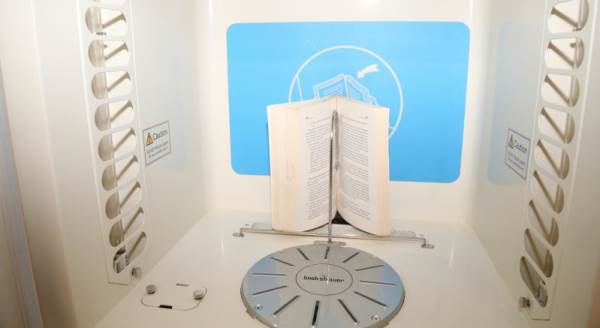 Anadolu Üniversitesi'nde kitaplar "duş alıyor"