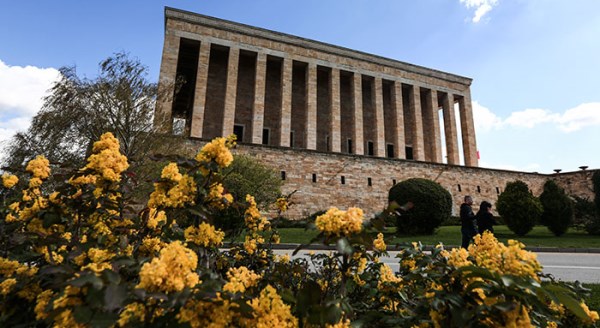 Anıtkabir'e bahar geldi