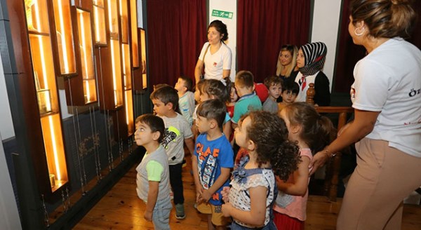 Atatürk ile Bir Gün Galerisi misafirlerini ağırlıyor