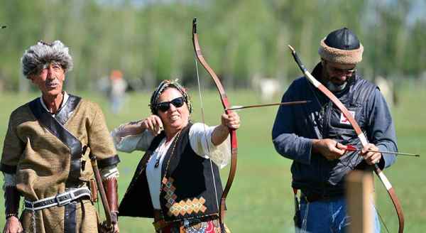 Atlı okçuluğu yaşatmak için çiftlik kurdular