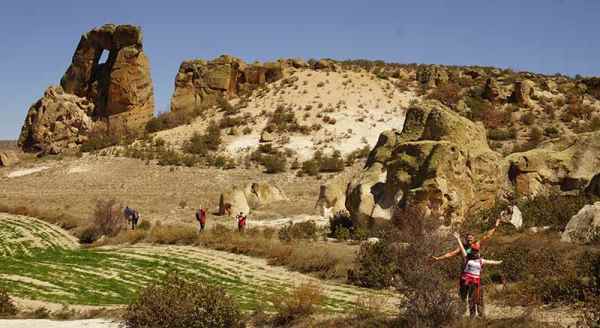 Ayazinine yürüdüler...