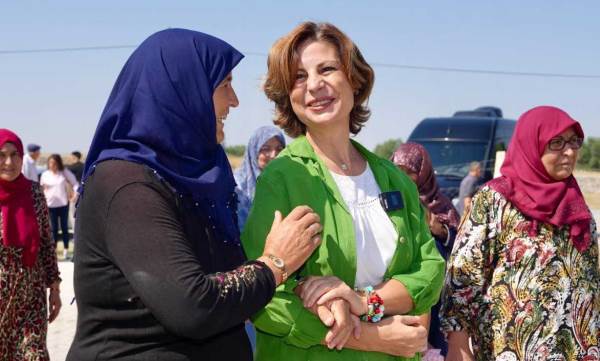 Ayşe Ünlüce'den Çifteler’deki kadınlara sürpriz ziyaret