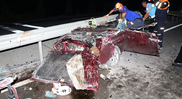 Bariyer otomobili biçti: 3 ölü