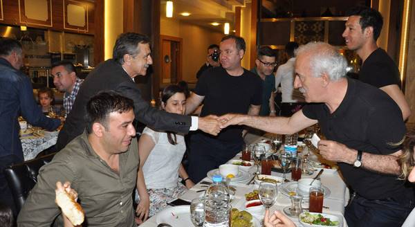 Basın çalışanları iftarda bir araya geldi