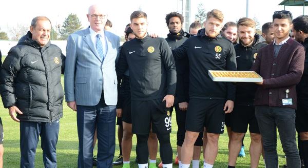 Başkan Kurt'tan ES ES'e moral ziyareti