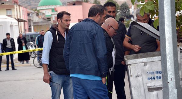 Bebeği poşete koyup çöpe attılar!..