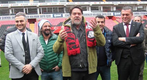 Beyazıt Öztürk Eskişehirspor'u ziyaret etti!