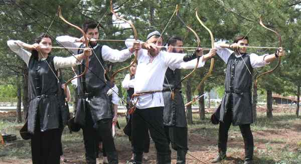 Bin 500 öğrenciye çile çektirdiler