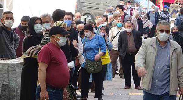 Böyle kuyruk görülmedi! Yüzlerce metre...