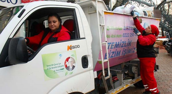 Bu kadınlar günde 3 ton çöp topluyor