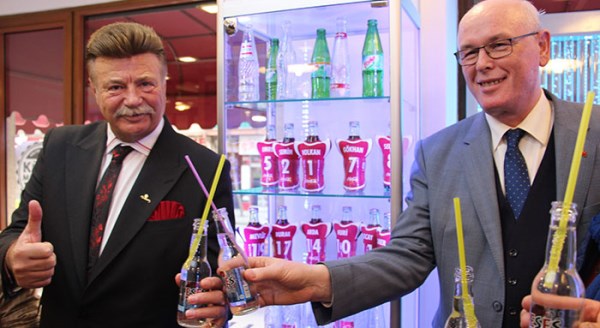 Bu kez gazozu Nuri Alço içti