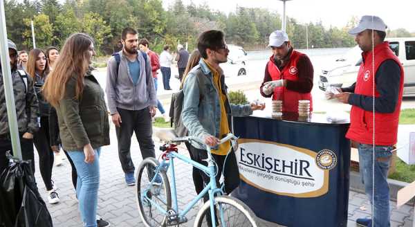 Büyükşehir‘den öğrencilere aşure