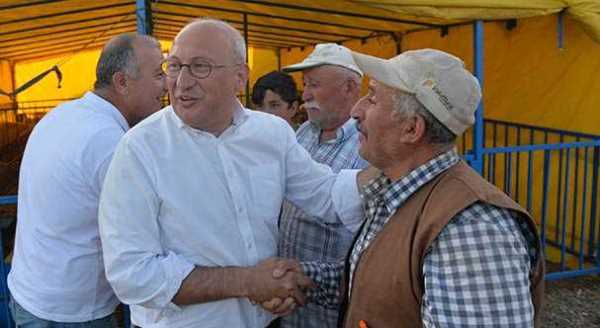 Çakırözer hayvan pazarını gezdi