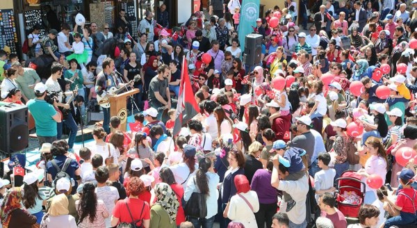 Çocuklar Eskişehir’de şölen havasında kutladı