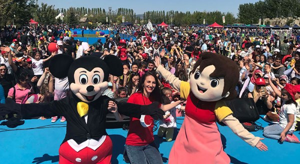 Çocuklar Sazova’da bayram yaptı