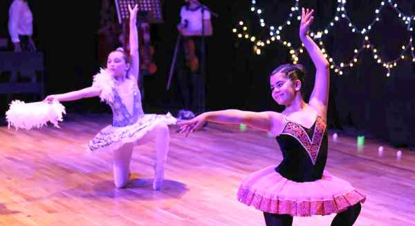 Çocuklardan harika bale performansı