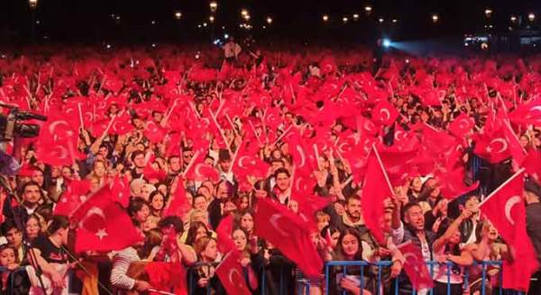 Cumhuriyet şehri Eskişehir'de Cumhuriyet coşkusu var